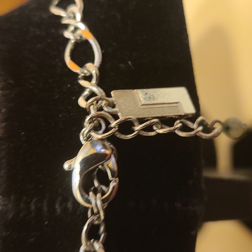Necklace with The Limited hang tag - Picture 5 of 7